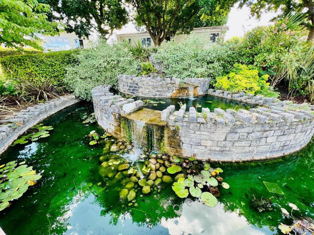 Waterfall Retreat Пул Екстер'єр фото